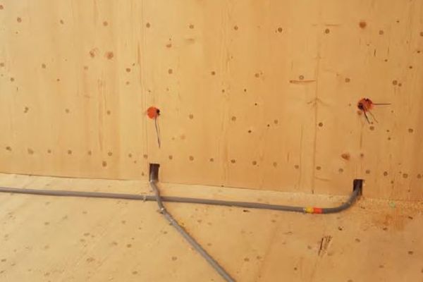Impianto elettrico di un edificio in legno massello naturale, aspetti normativi e soluzioni impiantistiche per evitare l'elettrosmog (cod. AF2-355311)